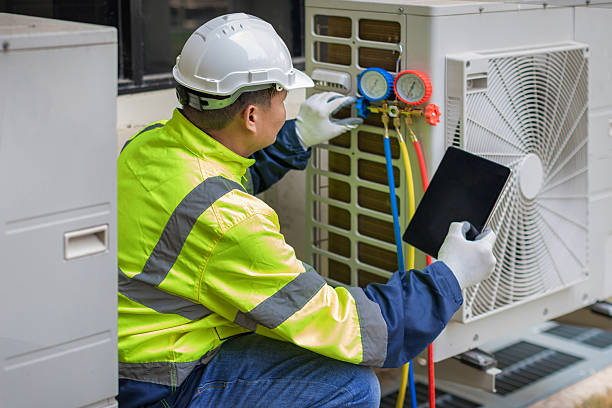 Professional Hvac technician working in Bloomington, CA